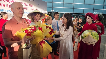 Da Nang, Rusya'nın Moskova kentinden gelen ilk direkt uçuşu karşıladı.