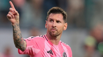 Messi resmi bergabung dengan 'klub miliarder' bersama Ronaldo.