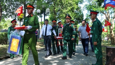 Premiér Le Minh Hung se zúčastnil vzpomínkové bohoslužby a pohřbu ostatků mučedníků v provincii Quang Tri.