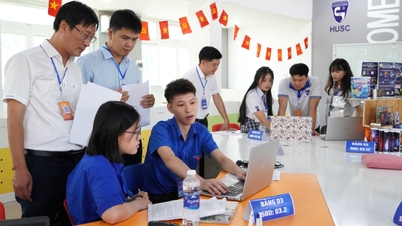 Plus de 160 candidats ont participé au concours d'informatique pour les jeunes de la ville de Hué.