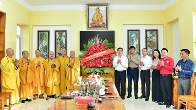 Provinční výbor strany, Provinční lidová rada, Provinční lidový výbor a Výbor Vietnamské vlasti provincie Tuyen Quang blahopřejí výkonné radě Vietnamské buddhistické asociace provincie Tuyen Quang.