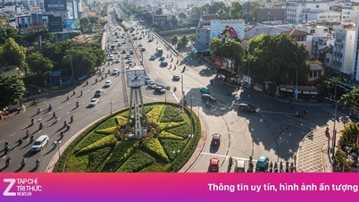 תנועה ביום הראשון של התקנת רמזורים בכיכר דין ביין פו.
