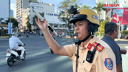 Người dân bắt đầu làm quen phương án phân luồng mới tại vòng xoay Điện Biên Phủ