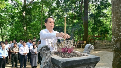Đoàn đại biểu Bộ Tư pháp về nguồn tại Khu di tích Quốc gia đặc biệt Tân Trào và Khu di tích Bộ Tư pháp