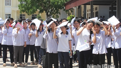 Sáng nay gần 52.000 thí sinh Ninh Bình dự thi môn Ngữ văn Kỳ thi vào lớp 10