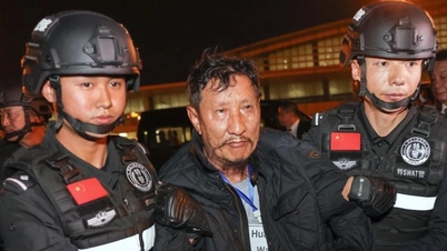 China mengadili pemimpin utama dari organisasi kriminal 'empat keluarga' yang terkenal kejam.