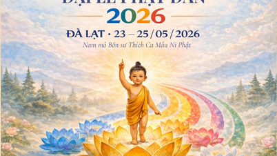 Celebrazione del compleanno di Buddha 2026 a Da Lat: accensione di 7 giganteschi fiori di loto e rilascio di 2.570 fogli di carta con la scritta "lasciar andare" nel lago Xuan Huong.