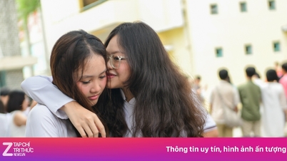 Học sinh chuyên Trần Đại Nghĩa ôm chặt nhau trong ngày bế giảng