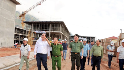 AMACCAO, together with the police force, braved treacherous mountains to spread literacy in a place where 'the crowing of a rooster can be heard in three countries'.