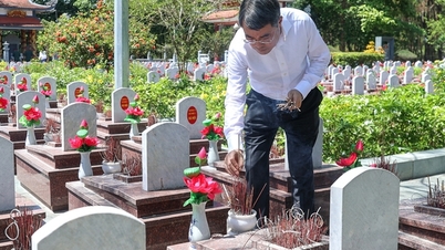 Thủ tướng Lê Minh Hưng tưởng niệm các anh hùng liệt sĩ tại các 'địa chỉ đỏ' ở Quảng Trị