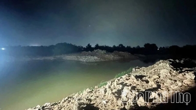 लोगों को चेतावनी दी जाती है कि वे नदी के खतरनाक क्षेत्र में न तो खेलें और न ही तैरें।