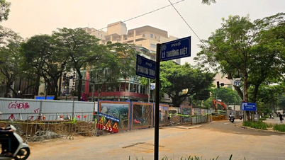 Hanoi past de verkeersstroom aan om de aanleg van rioleringssystemen in het gebied Ly Thuong Kiet-Quan Su mogelijk te maken.