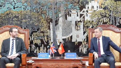 Vietnam dan UK menggalakkan kerjasama dalam membangunkan pasaran modal dan pusat kewangan antarabangsa.