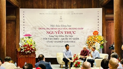 Menjelaskan nilai keluarga Dinh Nguyen, termasuk cendekiawan Nguyen Thuc, berhubung kait dengan Kuil Kesusasteraan - Universiti Kebangsaan dan perjuangan pendidikan.