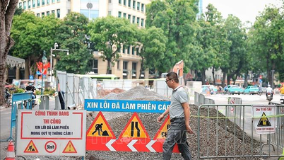 Hanói ajusta o fluxo de tráfego em algumas vias para facilitar a construção de projetos de controle de enchentes.