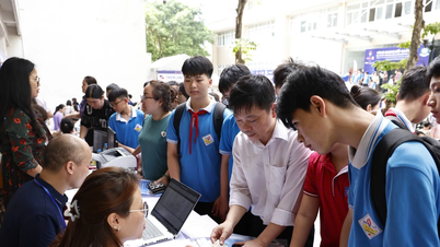 126 estudiantes de Tuyen Quang causan sorpresa al llegar a Hanoi para competir en la Olimpiada Asiática de Matemáticas.