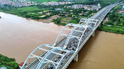 Hanoi a ridicat baricade pe podul Dong Tru și două pasaje majore în centrul orașului pentru a permite desfășurarea lucrărilor de construcție.