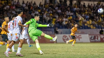 Vòng xoáy trụ hạng V-League bùng nổ: HAGL mất ăn mất ngủ cùng 4 cái tên nào?