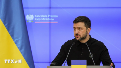 Ukraine rejects "associate member" proposal, calls on EU to admit it soon.