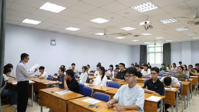 Mais de 173.000 candidatos participaram da segunda fase do teste de aptidão na Universidade Nacional do Vietnã, na cidade de Ho Chi Minh.