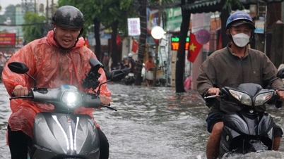 Bandar Raya Ho Chi Minh: Melaksanakan langkah "empat di tempat kejadian" dan "tiga sedia" untuk bertindak balas terhadap banjir yang disebabkan oleh hujan lebat dan air pasang.