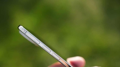 iPhone 17 Air ser ett rekordprisfall på 10 miljoner VND: Kan dess kraftfulla specifikationer kompensera för kamerabristerna?