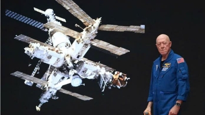 Un astronaut NASA inspiră studenții, iar experții discută despre economia spațială de trilioane de dolari.