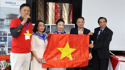 O expoziție foto despre insulele și mările Vietnamului îi conectează pe expatriații vietnamezi din Europa.