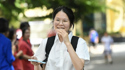 Peperiksaan untuk kelas Sejarah khusus gred 10 di Sekolah Menengah Sains Sosial dan Kemanusiaan.