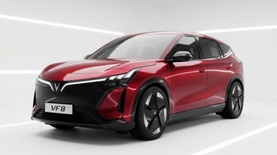 Ein genauerer Blick auf die neue Generation des Elektroautos VinFast VF 8, das für vietnamesische Kunden auf den Markt gebracht wurde und 999 Millionen VND kostet.