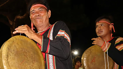 সপ্তাহান্তে পাহাড়ি শহরটি ঘণ্টা ও ঢোলের শব্দে মুখরিত থাকে।