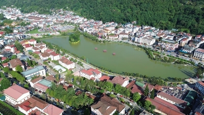 ¿Se está implementando con urgencia la reciente fusión de aldeas y zonas residenciales, así como la creación del primer municipio y distrito en la provincia de Lao Cai?