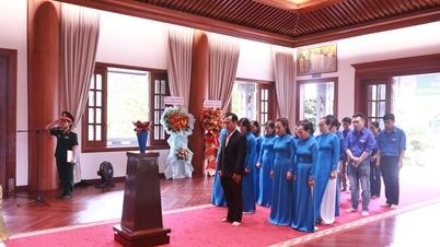Die Jugendunion des Zentrums für die Registrierung von Transaktionen und Vermögenswerten in Da Nang feierte den 136. Geburtstag von Präsident Ho Chi Minh.