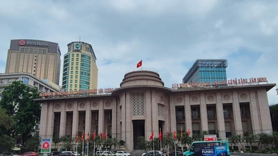 Menurunkan kadar faedah bank membantu meningkatkan pertumbuhan ekonomi.