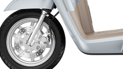 ベトナムで2890万ベトナムドンで販売されている電動バイクは、洗練されたデザイン、取り外し可能なLFPバッテリー、1回の充電で120kmの走行距離、TCS（トータルコントロールシステム）、そしてハイエンドスクーターのようなGPSを備えており、Visionスクーターよりも安価です。