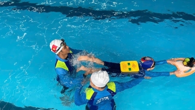 Da Nang: Barn behöver inte bara simlektioner utan också färdigheter i att fly ur vattnet.