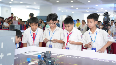 Siswa sekolah menengah pertama berkompetisi dalam kompetisi robot AI wilayah Utara.