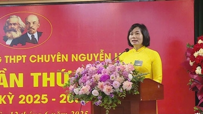 LE COMITÉ DU PARTI DU LYCÉE SPÉCIALISÉ NGUYEN HUE A ORGANISÉ AVEC SUCCÈS SON 37E CONGRÈS, MANDAT 2025-2030