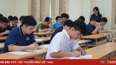 ผู้สมัครสอบหลายพันคนได้ทำการสอบปลายภาคเสร็จสิ้นแล้ว ในการสอบเข้าเรียนหลักสูตรเฉพาะทางระดับชั้นมัธยมศึกษาปีที่ 4 ของมหาวิทยาลัยแห่งชาติฮานอย