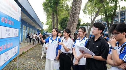 Thu Dau Mot Üniversitesi'nde 4.600'den fazla aday yetenek sınavına girdi.