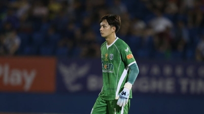 Cao Văn Bình becomes the hero, helping SLNA secure early survival in the league.