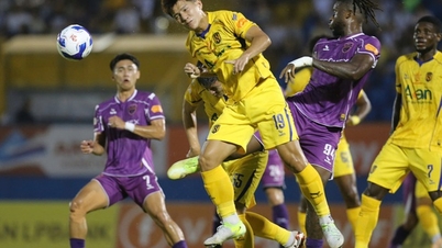 «Spider-Man» របស់ក្រុម U23 វៀតណាម ជួយក្រុម Song Lam Nghe An ឲ្យរួចផុតពីការកាត់ចោលនៅ V-League។