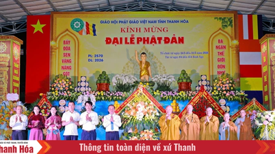 Sekretaris Partai Provinsi Le Duc Thai menghadiri Perayaan Hari Lahir Buddha (kalender Buddha 2570) di Pagoda Dai Bi.
