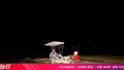 Petani membajak pada waktu malam untuk mengelakkan matahari, mempercepatkan pengeluaran tanaman musim panas-musim luruh.