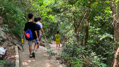 親たちは、子供たちを夏休みにどこに預けるべきか不安を抱えながら、必死で場所を探している。