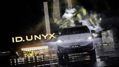 سيارة فولكس فاجن ID. Unyx 07 معروضة للبيع بسعر يبدأ من 454 مليون دونغ فيتنامي فقط، لتنافس سيارة تويوتا كامري.