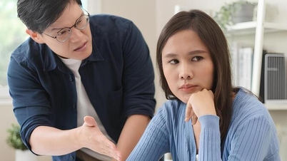 Mijn vrouw verdient maar 8 miljoen VND per maand, maar ze geeft mijn jongere broer toch elke maand 2 miljoen VND zakgeld.