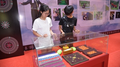 O museu provincial promove o patrimônio cultural no centro comercial Vincom Plaza Lang Son.