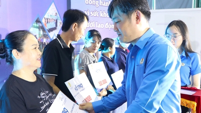 ເສີມຂະຫຍາຍບົດບາດຂອງສະຫະພັນກຳມະບານໃນການພັດທະນາຕົວເມືອງຢູ່ແຂວງດົ່ງນາຍ.