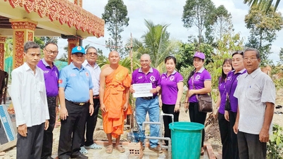 L'Associazione di amicizia Vietnam-Cambogia della provincia di An Giang ha consegnato 5 pozzi d'acqua nella comune di Dinh Hoa.
